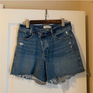 Abercrombie High Rise Dad Short size 28 asymmetrical waist